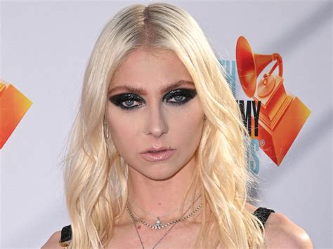 Gossip Girl Alum Taylor Momsen Went Topless on。